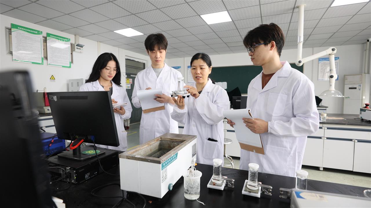 指导学生研究生实验2.jpg